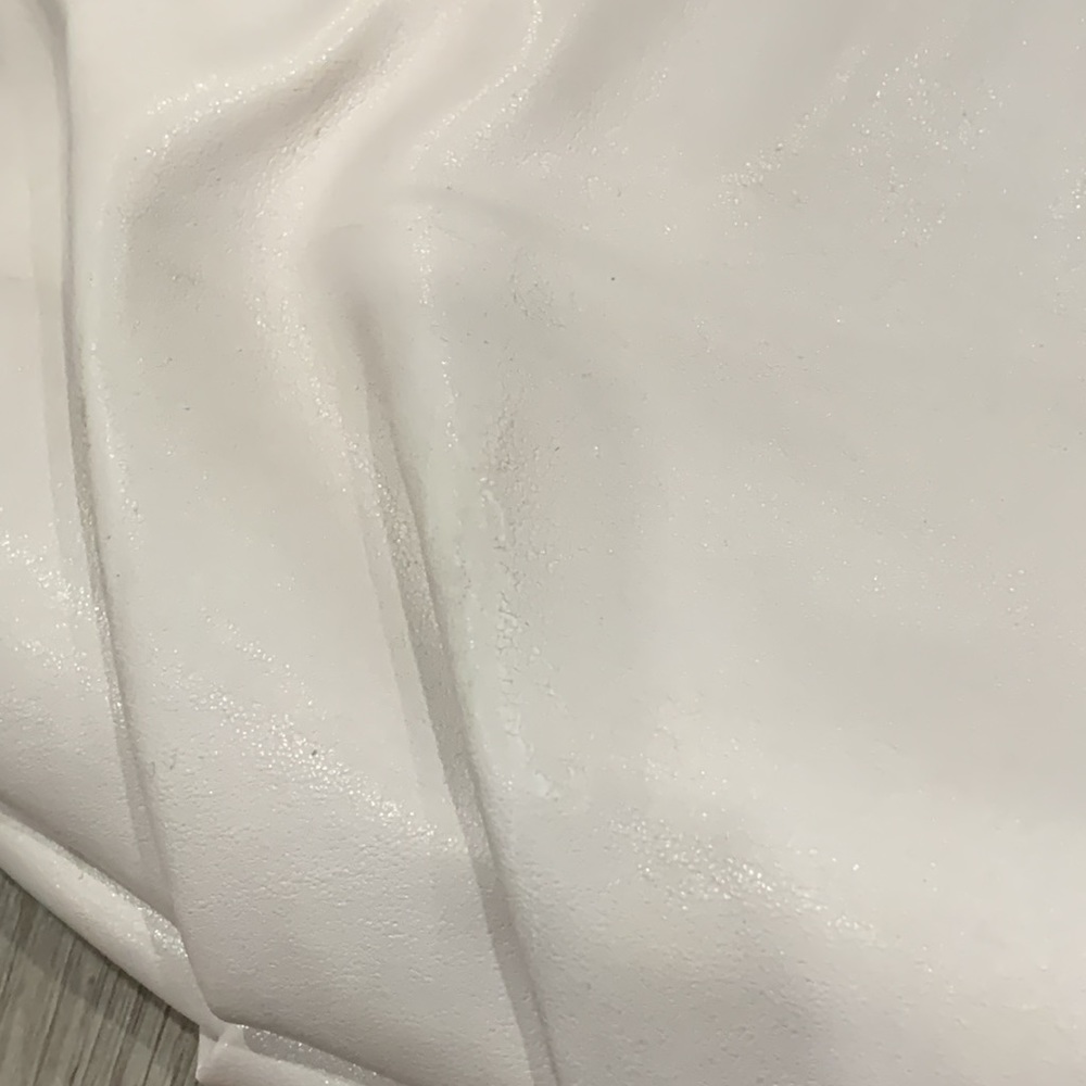 White purse with metal round handle - Picture 4 of 12